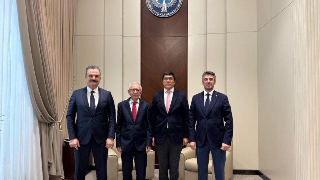 Kyrgyz Cabinet of Ministers' Deputy Chairman Edil Baisalov (2nd R) and the Turkish Maarif Foundation's Kyrgyzstan Coordinator Hüsnü Bircan (R) pose after holding a meeting at the presidential palace in Bishkek, Kyrgyzstan, Dec. 31, 2024. (AA Photo)