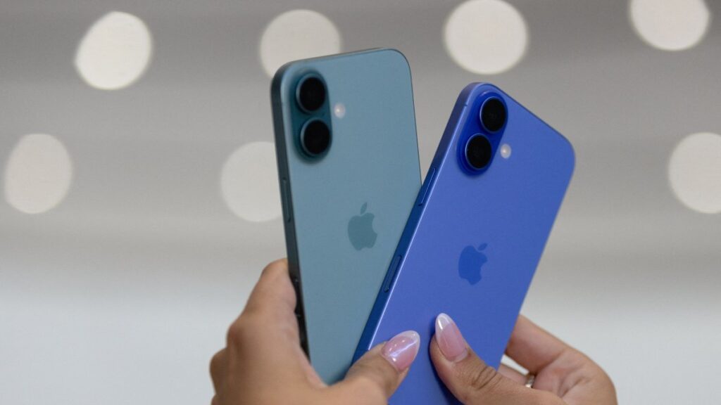 An attendee holds two iPhones 16 as Apple holds an event at the Steve Jobs Theater on its campus in Cupertino, California, U.S., Sept. 9, 2024. (Reuters Photo)