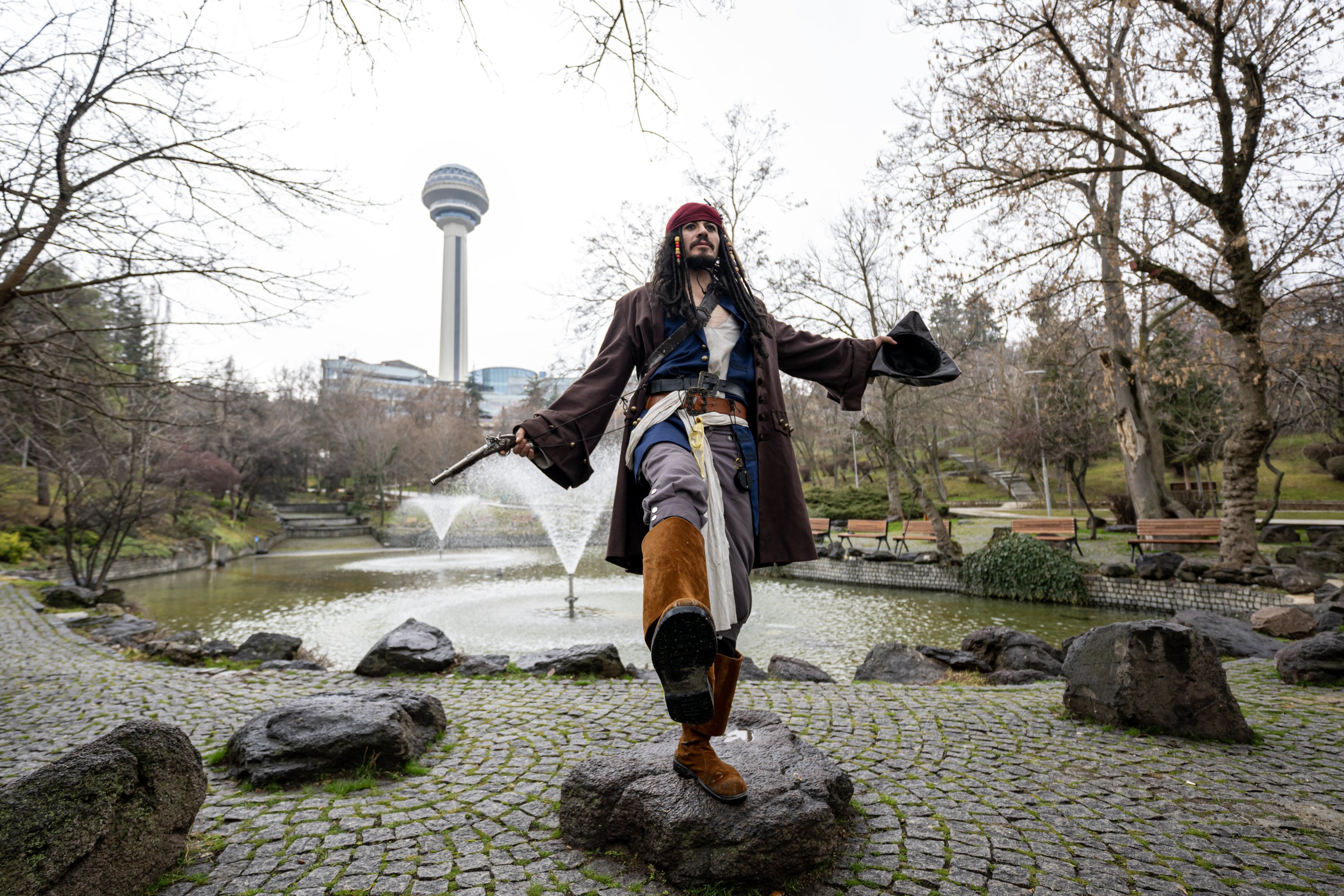364076 Ersin Tarhan walks the streets of Ankara in full Jack Sparrow costume, Türkiye, Jan. 15, 2025. (AA Photo)