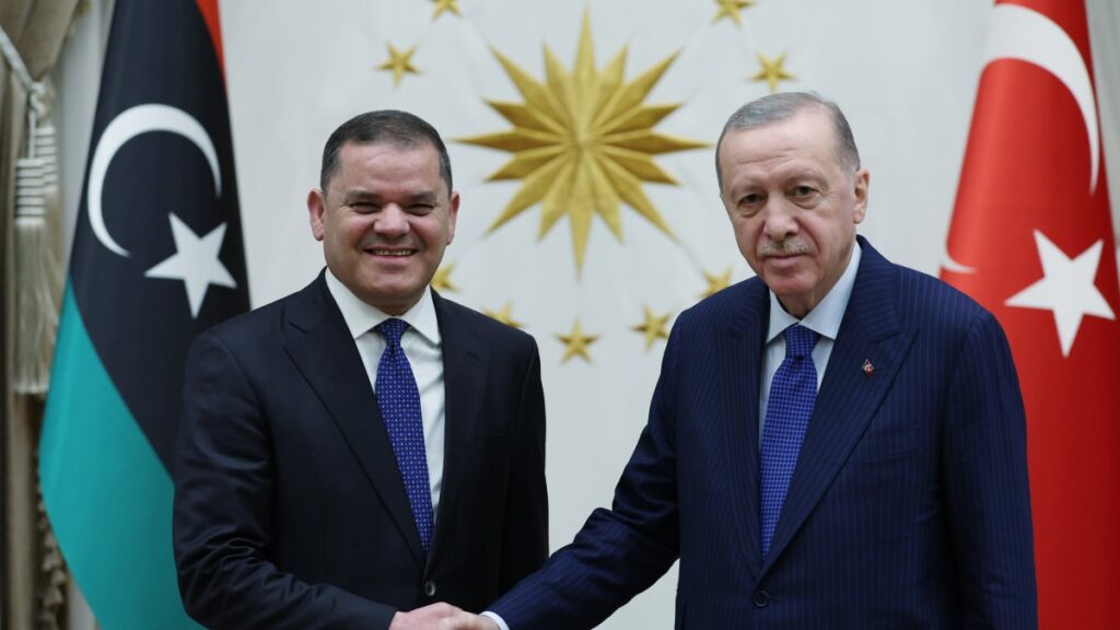 President Recep Tayyip Erdoğan and Libyan Prime Minister Abdul Hamid Mohammed (L) shake hands at the Presidential Complex, Ankara, Türkiye, Jan. 15, 2025. (AA Photo)