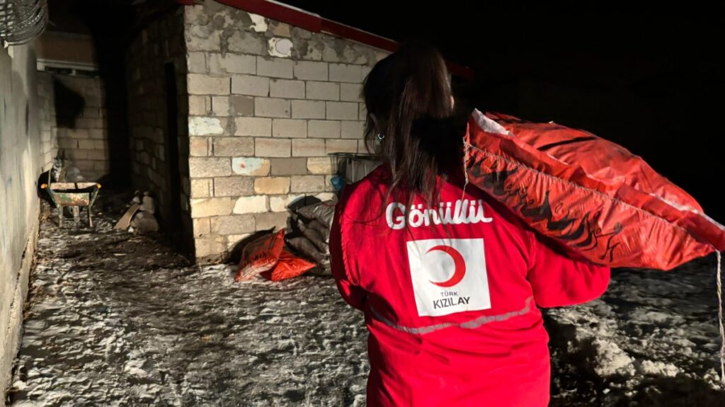 A Turkish Red Crescent team provides aid in an earthquake-affected region, Türkiye, March 10, 2024. (AA Photo)