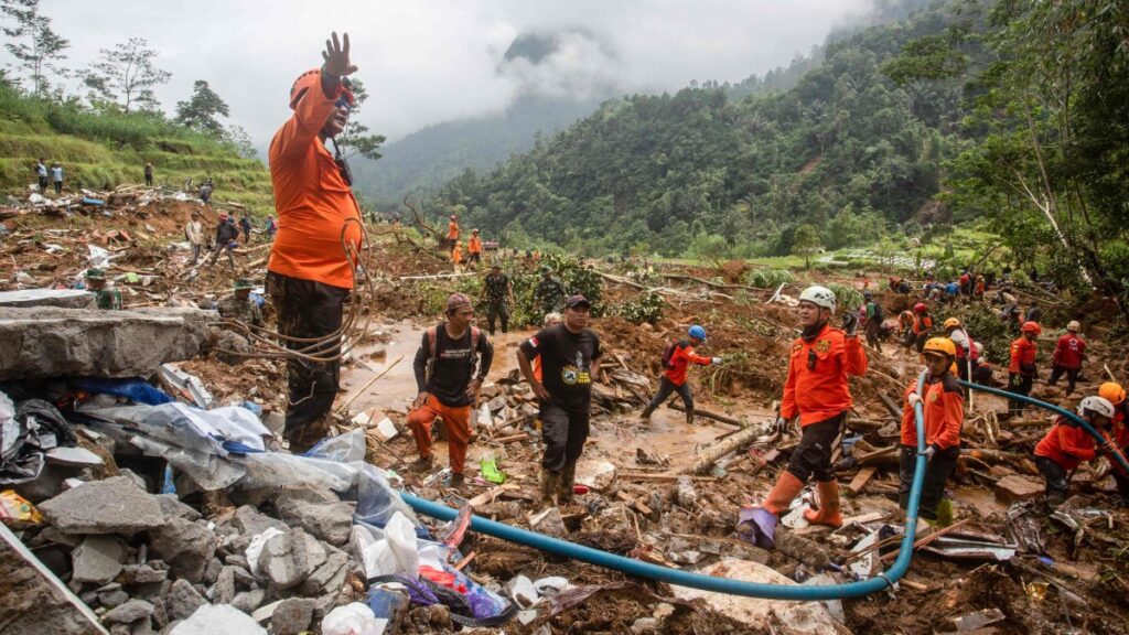 Rescue teams use high-pressure water to search for victims of a landslide in Kasimpar Village, Central Java, Indonesia, Jan. 22, 2025. (AFP Photo)