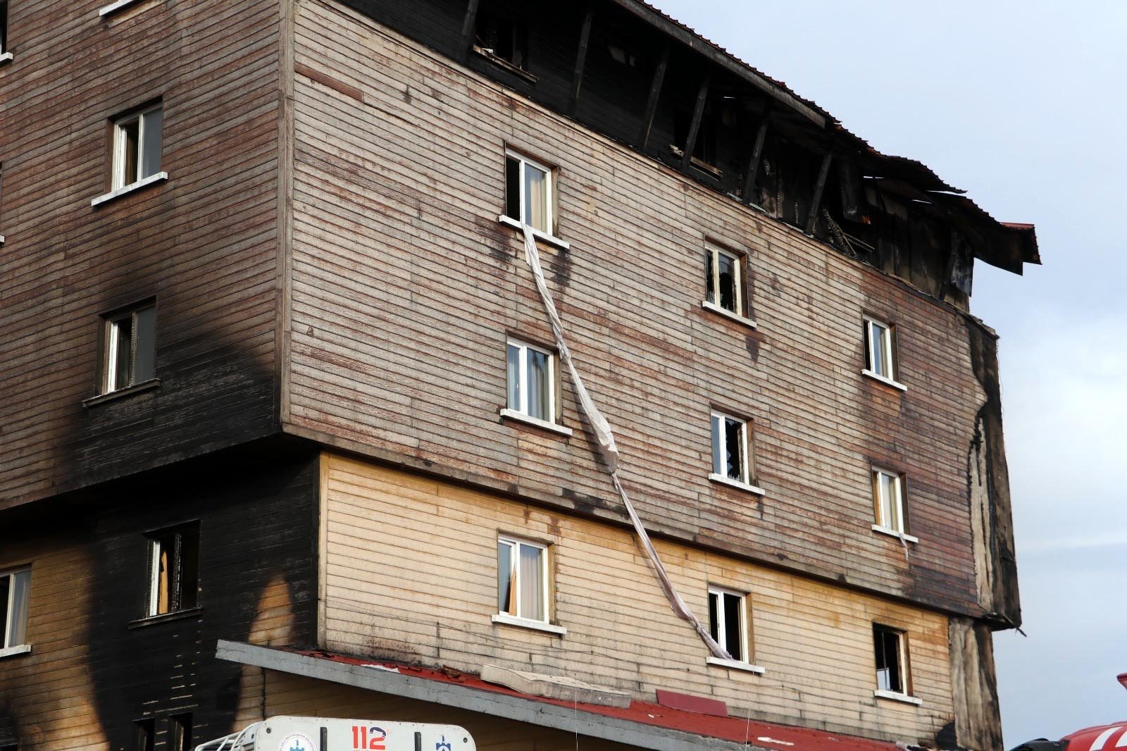 365563 Bedsheets tied together hang from the windows of the hotel, used to help 11 people escape a deadly fire, Bolu, Türkiye, Jan. 23, 2025. (DHA Photo)