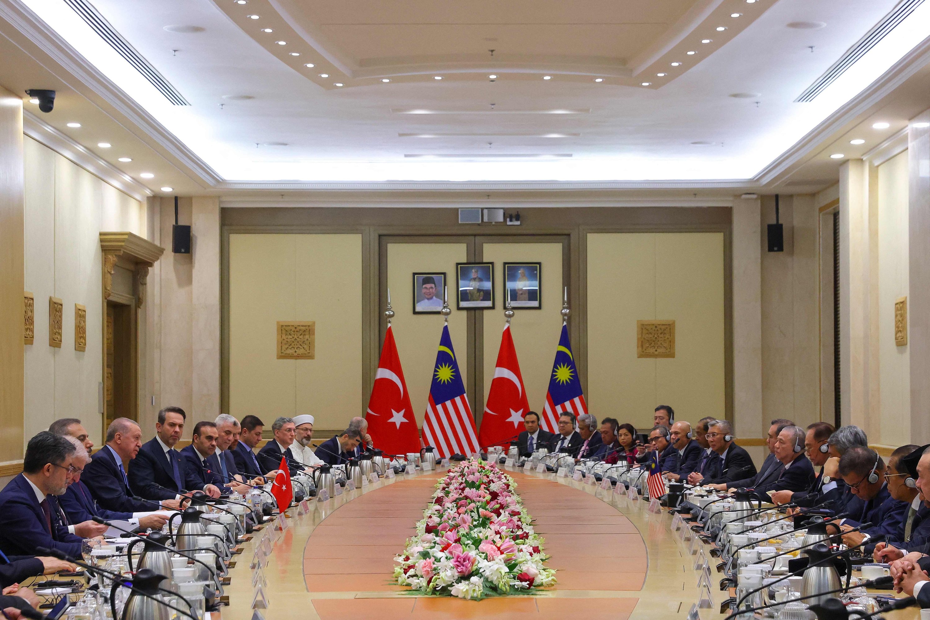 367989 President Recep Tayyip Erdoğan and his delegation meet with Malaysian Prime Minister Anwar Ibrahim (C-R), Putrajaya, Malaysia, Feb. 11, 2025. (AFP Photo)