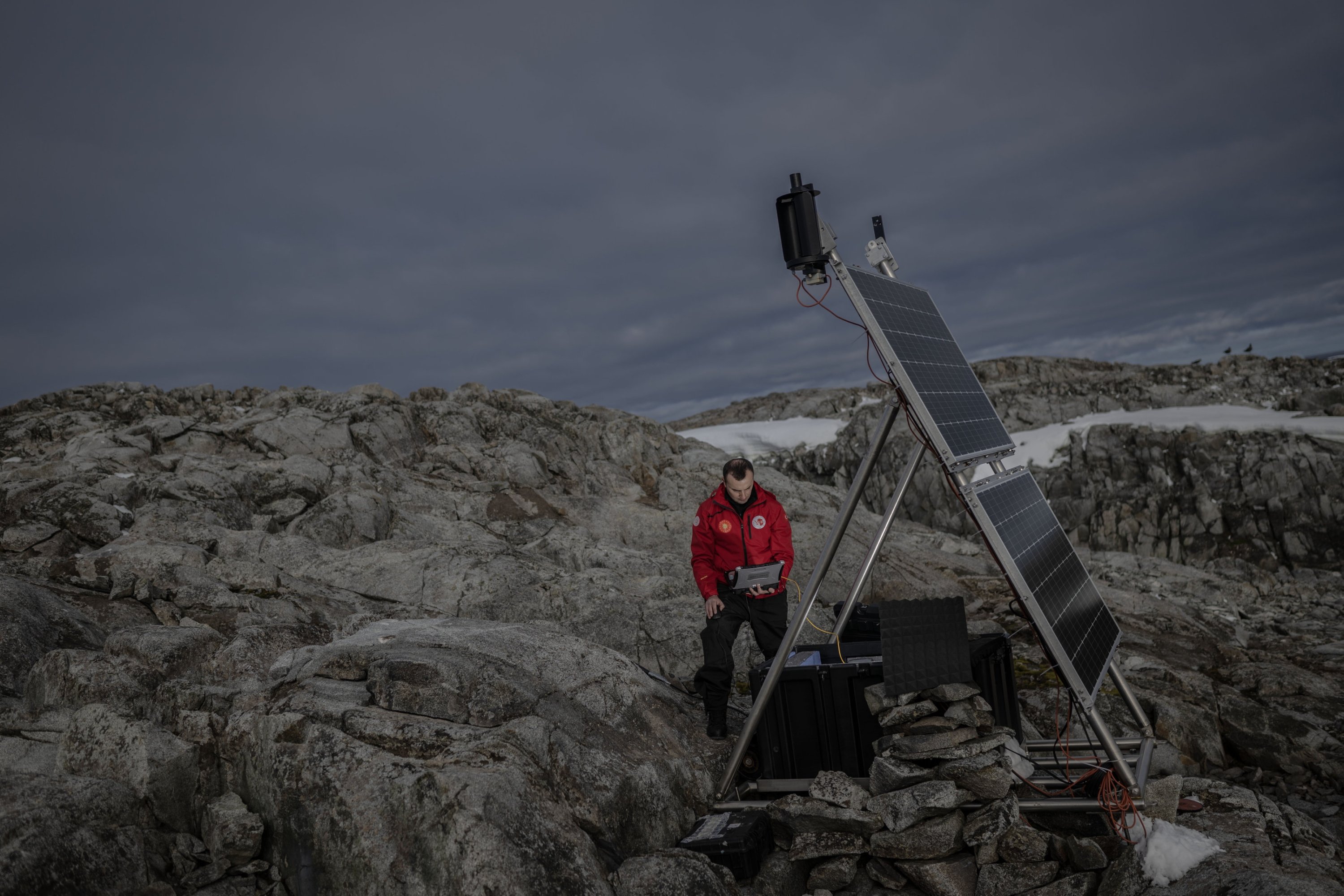 369424 In this undated photo, a Turkish researcher conducts a scientific experiment on Dismal Island, Antarctica. (AA Photo)
