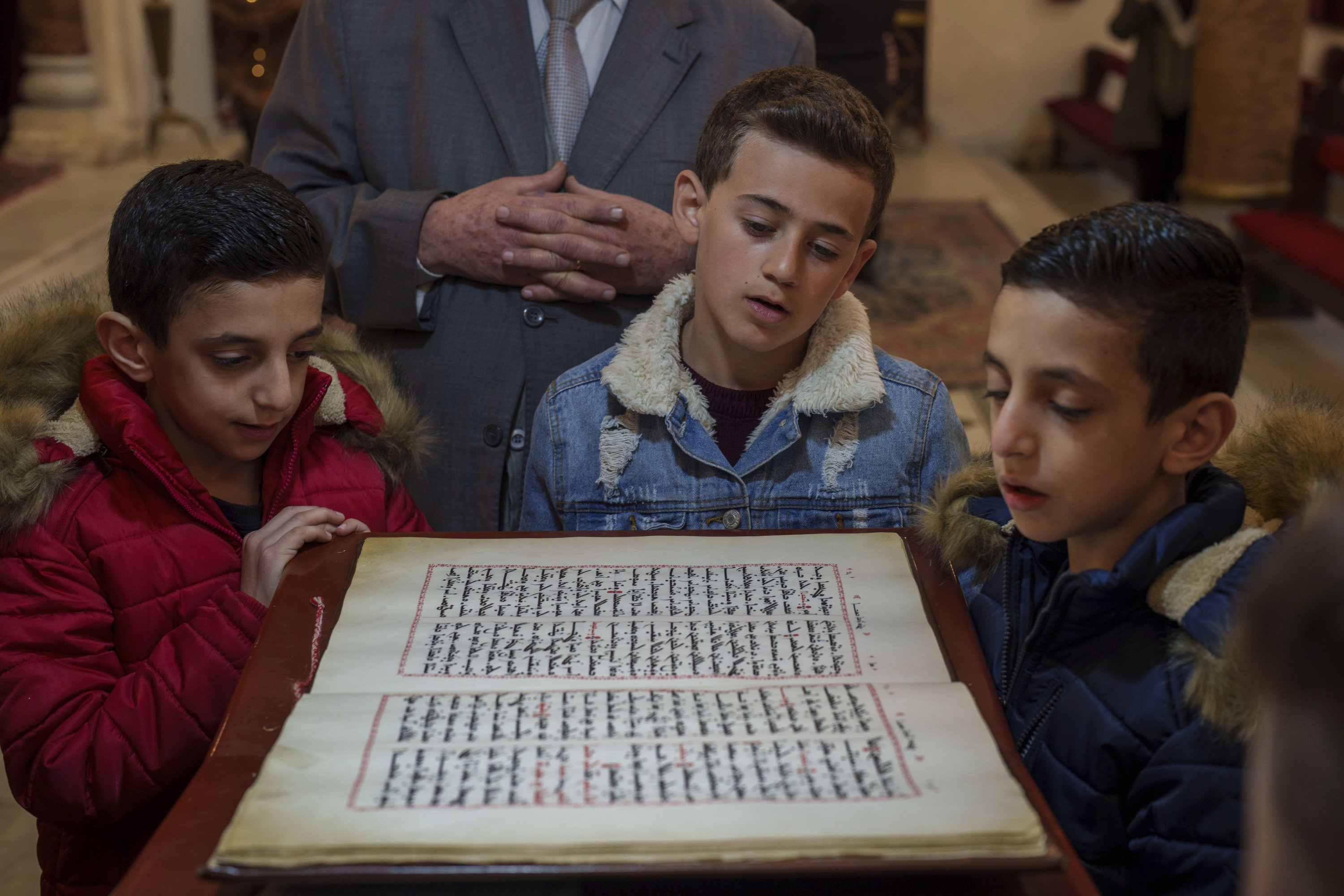 369613 Syriac Orthodox children attend a Mass at the Church of the Virgin Mary, Qamishli, Syria, Jan. 28, 2025. (AP Photo)