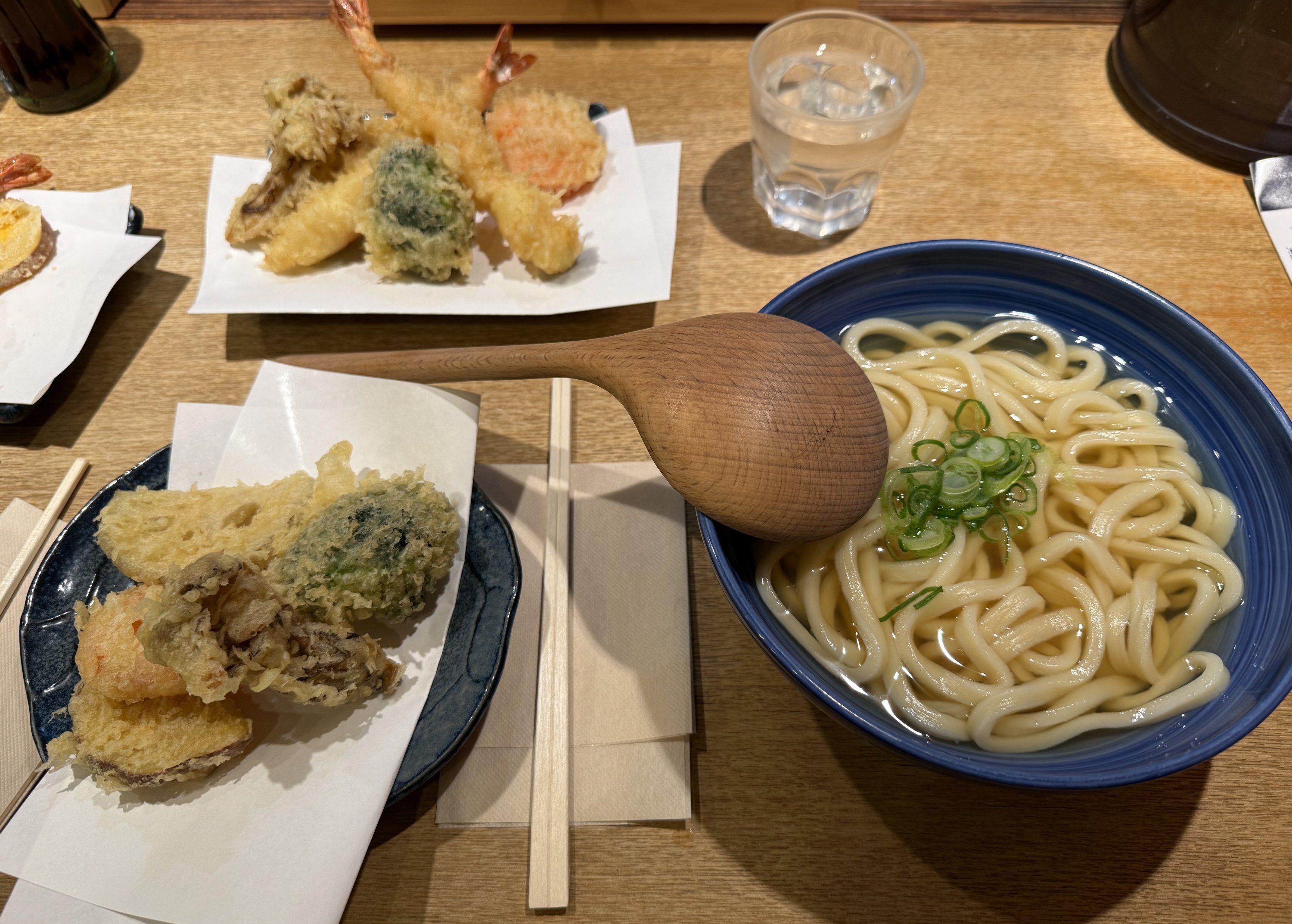369688 A selection of traditional Japanese foods on the table at Shin Udon restaurant, Tokyo, Japan, Jan. 13, 2025. (Photo by İlker Topdemir)