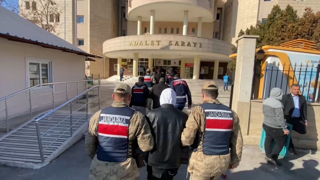 Gendarmerie forces detain three PKK suspects in southeastern Şanlıurfa province, Türkiye, Jan. 28, 2025. (DHA Photo)