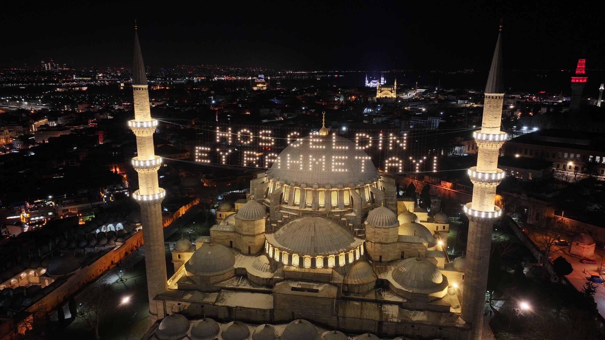 Mahya lights up the Süleymaniye Mosque with the message "Hoş Geldin Ey Rahmet Ayı," meaning "Welcome, O Month of Mercy," Istanbul, Türkiye, Feb. 25, 2025. (AA Photo)