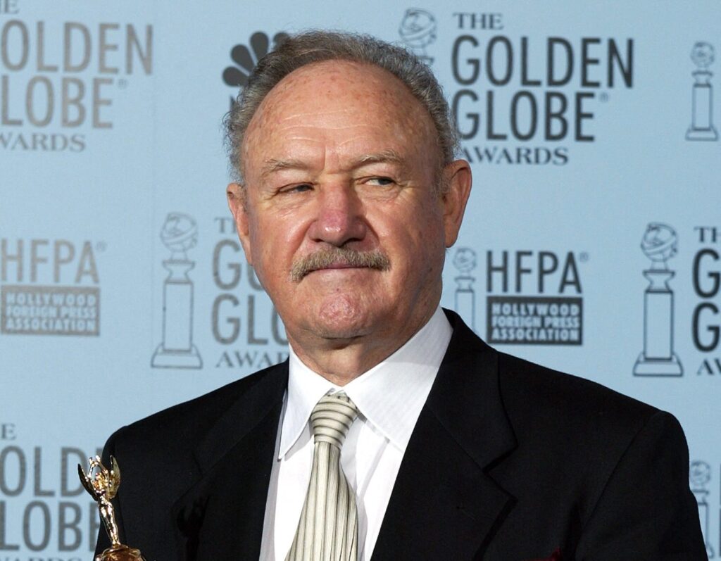 Actor Gene Hackman holds the Cecile B. DeMille Award at the 60th Annual Golden Globe Awards, Beverly Hills, California, U.S., Jan. 19, 2003. (AFP Photo)