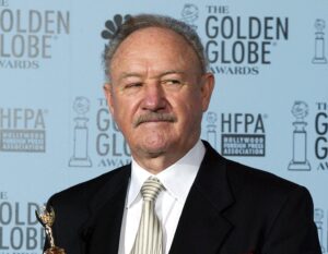 Actor Gene Hackman holds the Cecile B. DeMille Award at the 60th Annual Golden Globe Awards, Beverly Hills, California, U.S., Jan. 19, 2003. (AFP Photo)