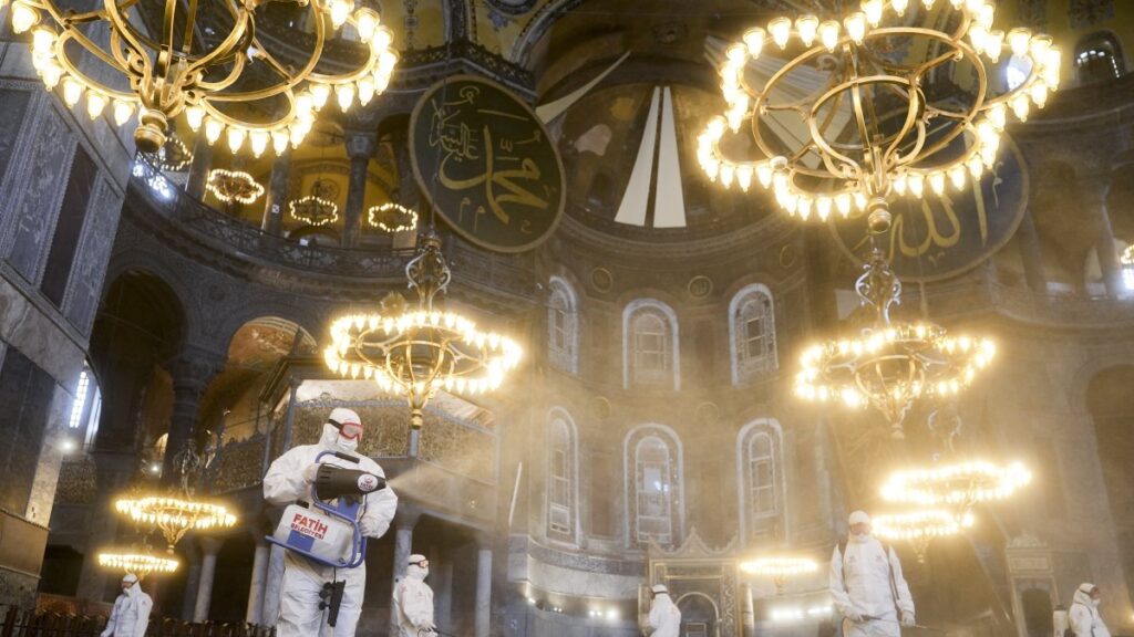 Fatih Municipality teams clean and disinfect Hagia Sophia Grand Mosque ahead of Ramadan, Istanbul, Türkiye, Feb. 27, 2025. (AA Photo)