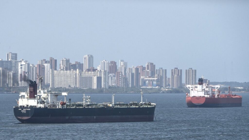 Oil tankers sail the Maracaibo Lake, Maracaibo, Venezuela on March 15, 2019. (AFP Photo)