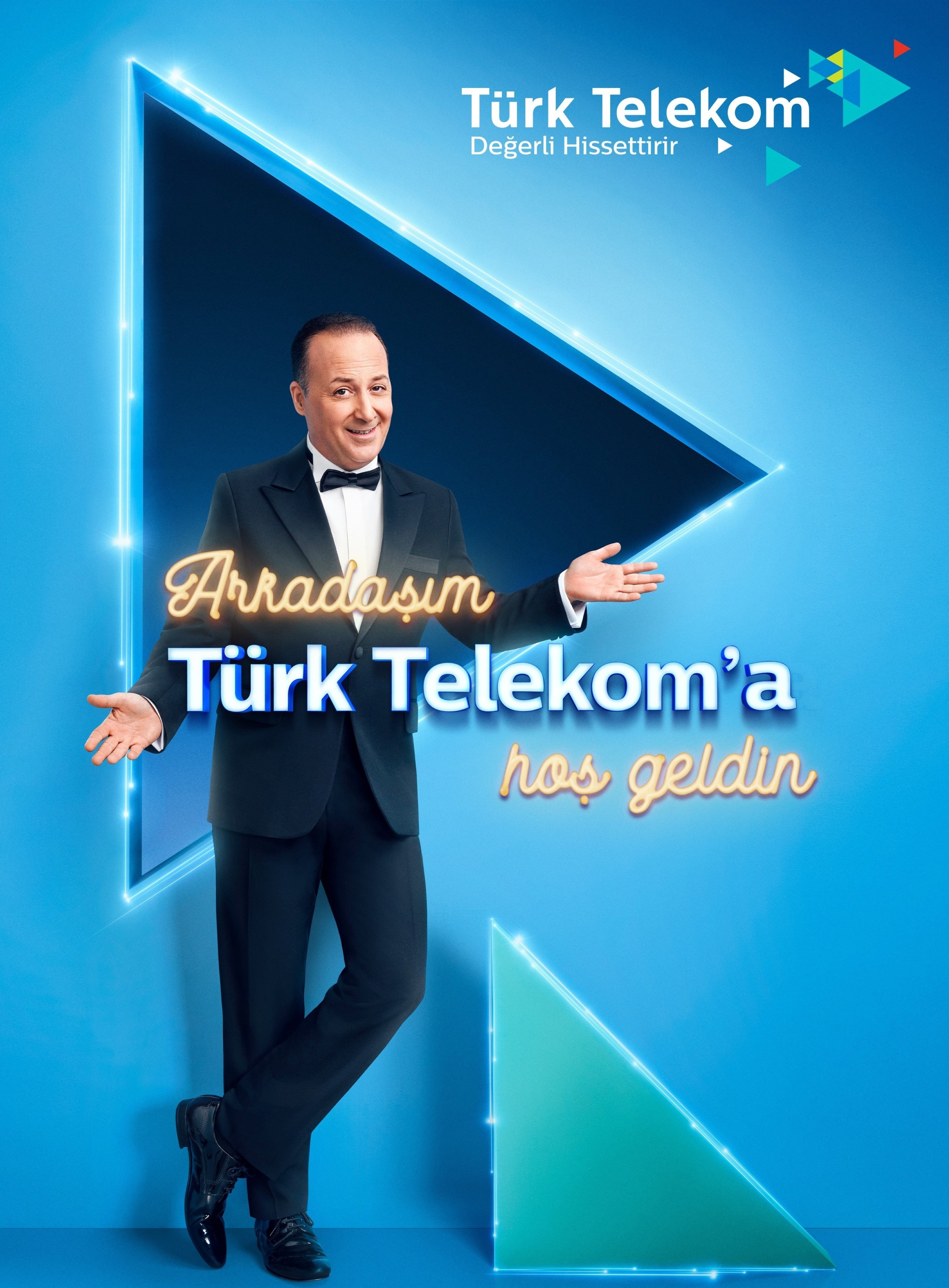 370729 A poster for Türk Telekom's new advertisement featuring famous comedian Tolga Çevik. (Courtesy of Türk Telekom)