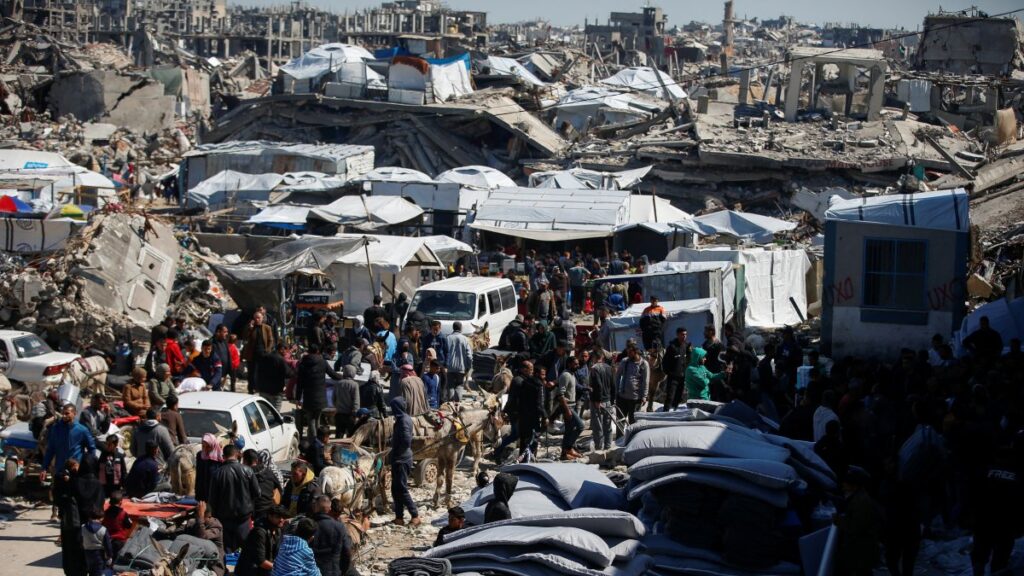 Palestinians gather to receive aid provided by UNRWA including food supplies, after Israel says it has ceased entry of humanitarian aid into Gaza, outside a distribution center, at Jabalia refugee camp in northern Gaza Strip, March 2, 2025. (Reuters Photo)