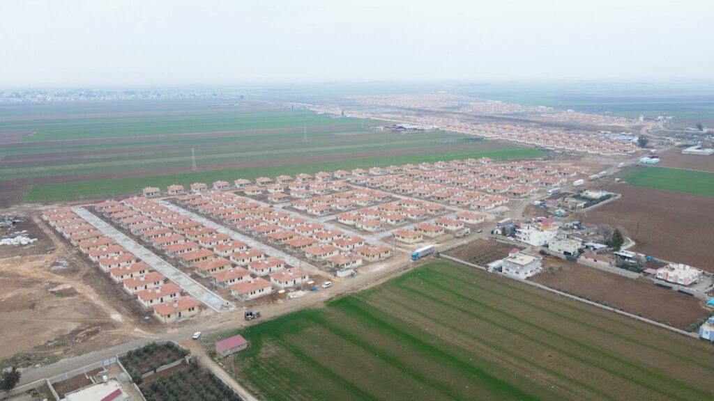 An aerial view of Türkiye's first rural satellite city in the Kumlu district of Hatay, southeastern Türkiye, March 4, 2025. (IHA Photo)