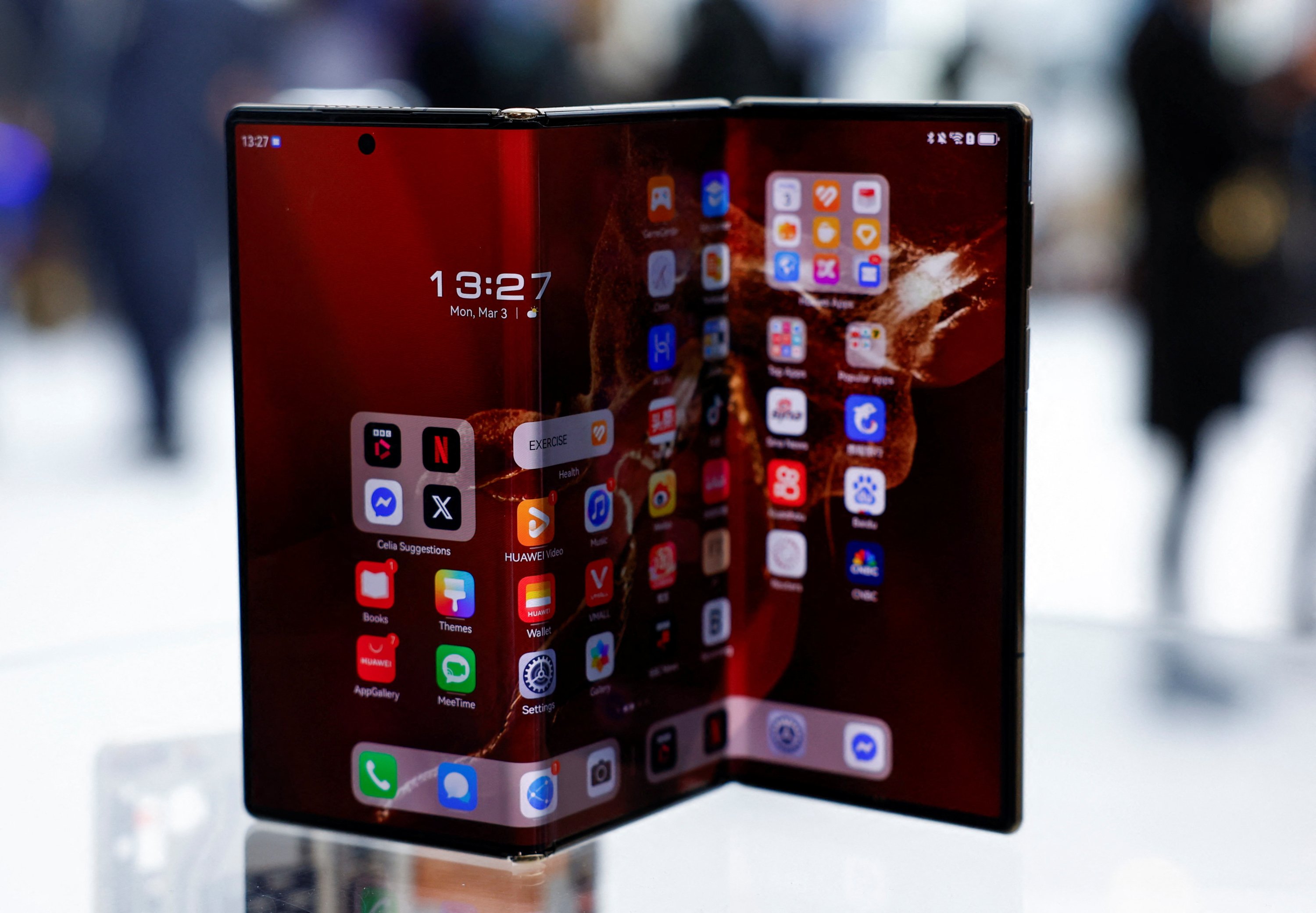 371916 A Huawei Mate XT Ultimate device is showcased during the Mobile World Congress (MWC) trade show, Barcelona, Spain, March 3, 2025. (Reuters Photo)