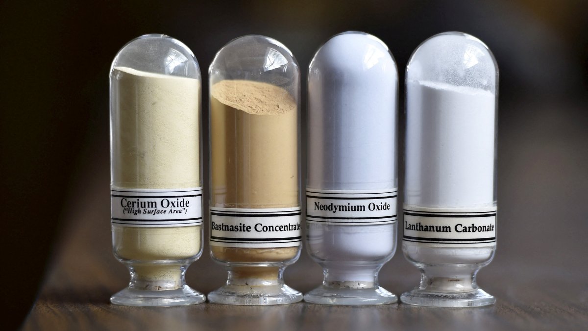 Samples of the rare earth minerals Cerium oxide, Bastnasite, Neodymium oxide and Lanthanum carbonate are on display during a tour of Molycorp's Mountain Pass Rare Earth facility, Mountain Pass, California, U.S. June 29, 2015. (Reuters Photo)