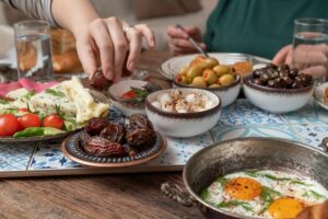 To protect the stomach from sudden strain, it is recommended to break the fast with dates, followed by warm water and a light, low-fat soup. (Shutterstock Photo)