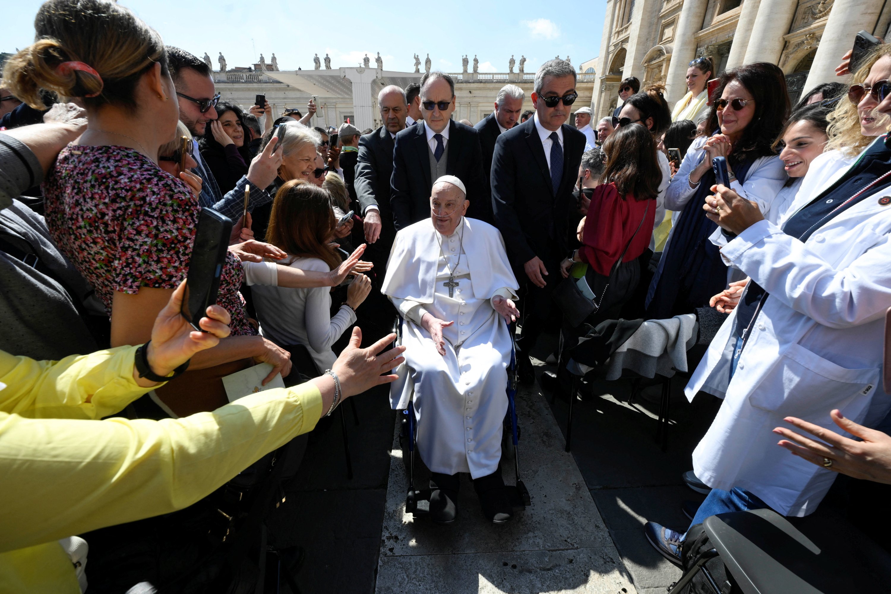 376316 Pope Francis (C) appears for the first time since his return to the Vatican, on the day of a Mass for Jubilee of Sick and Health Care Workers in Saint Peter's square, Vatican, April 6, 2025. (Reuters Photo)