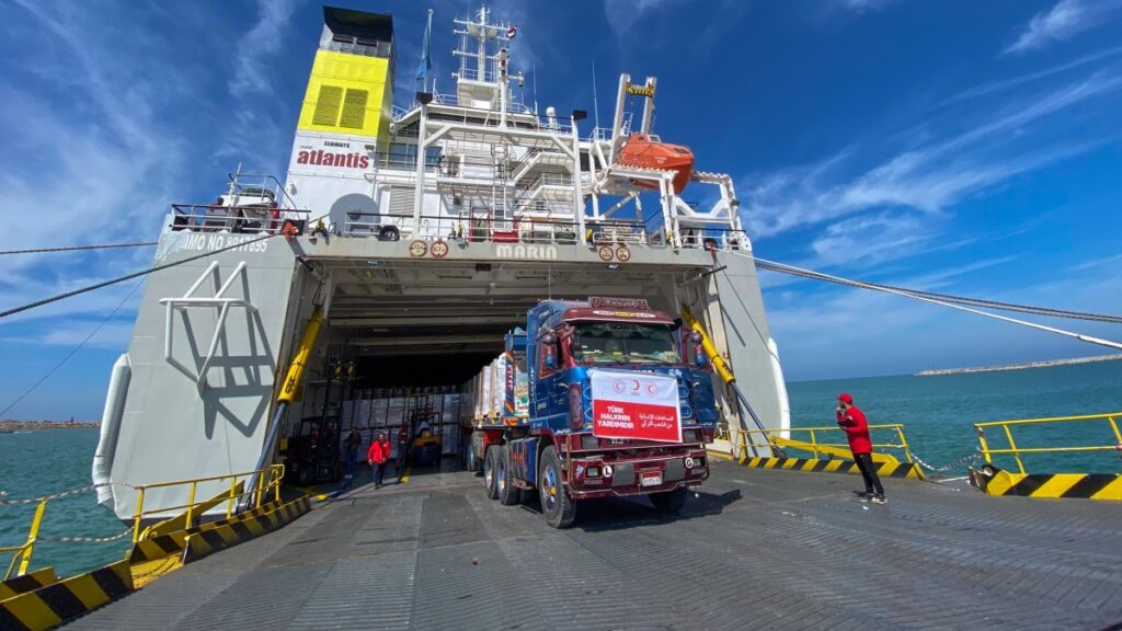 In this undated file photo, a Turkish Red Crescent (Kızılay) humanitarian aid truck makes its way to deliver aid to the people of Gaza. (AA Photo)