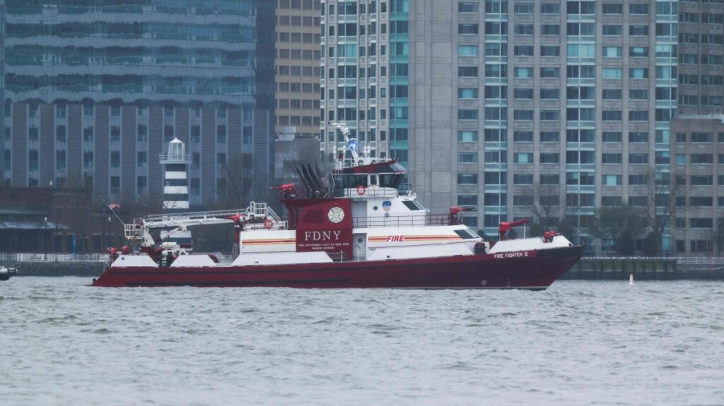 A New York Fire Department rescue boat is seen in Hoboken, New Jersey, after a helicopter crashed into the Hudson River on April 10, 2025. (AFP Photo)