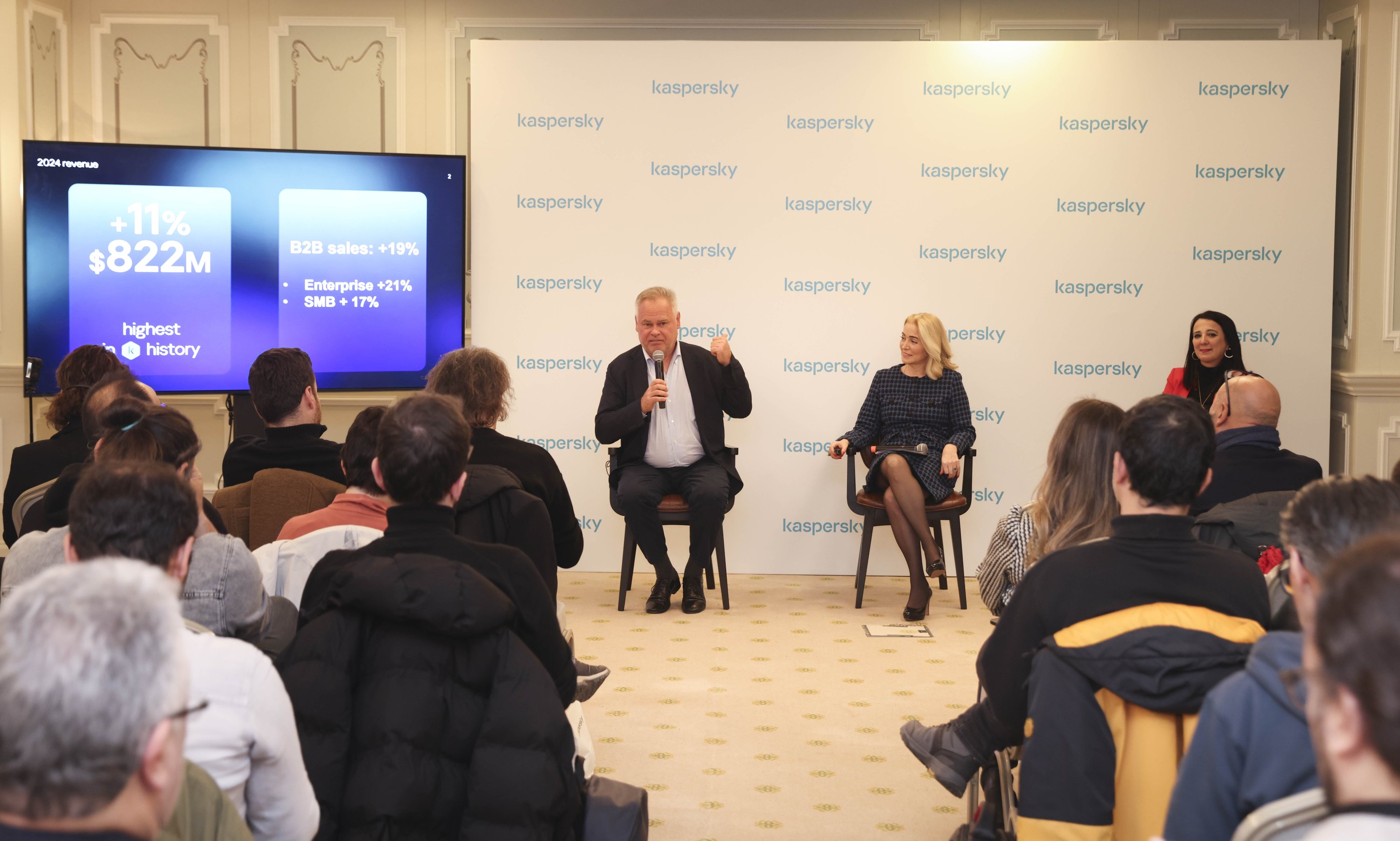 377066 Eugene Kaspersky (L), the founder and CEO of Kaspersky, and Kaspersky Türkiye General Manager Ilkem Özar (C). (Courtesy of Kaspersky)