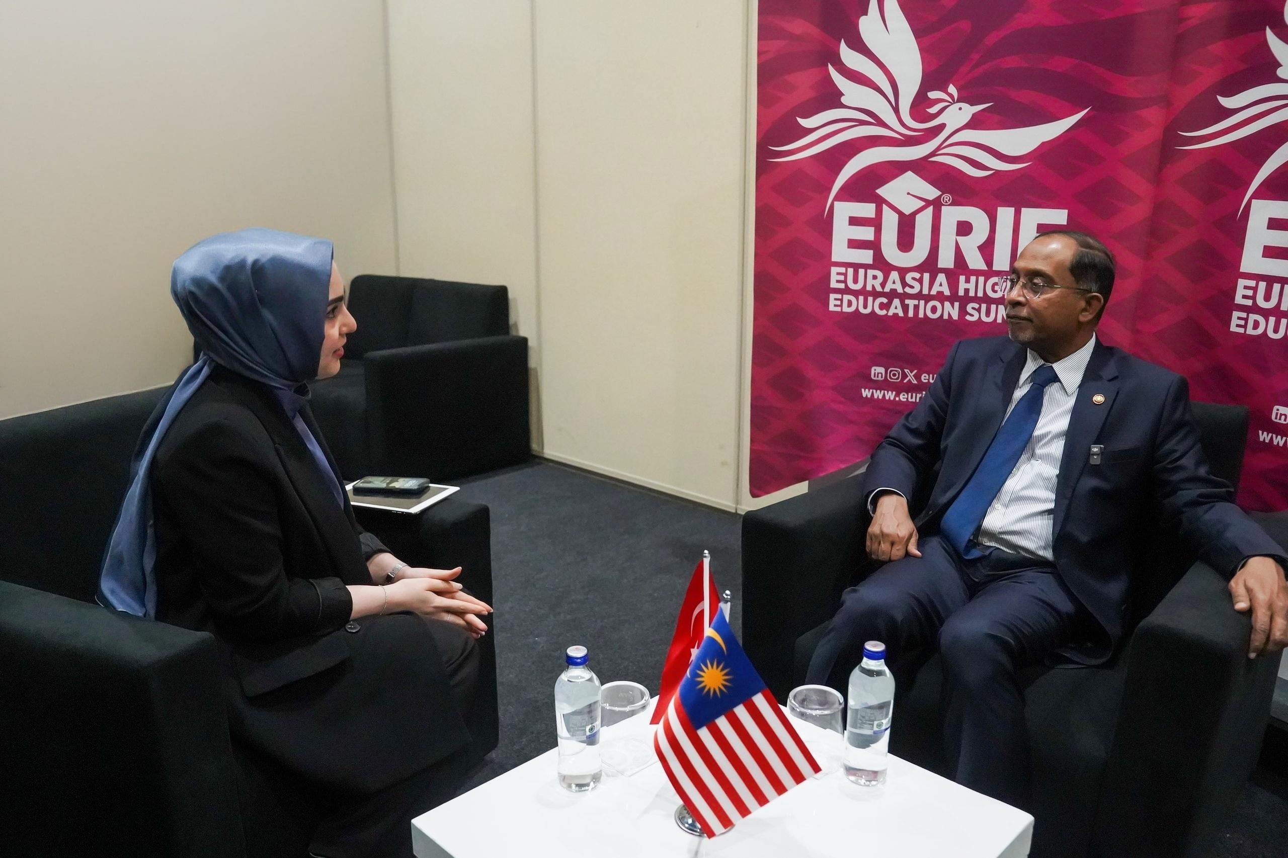 377144 Malaysian Minister Zambry Abdul Kadir (R) and Daily Sabah News Editor Amez Ahmed speak during an interview, Istanbul, Türkiye, April 9, 2025. (Courtesy of Minister Zambry Abdul Kadir)