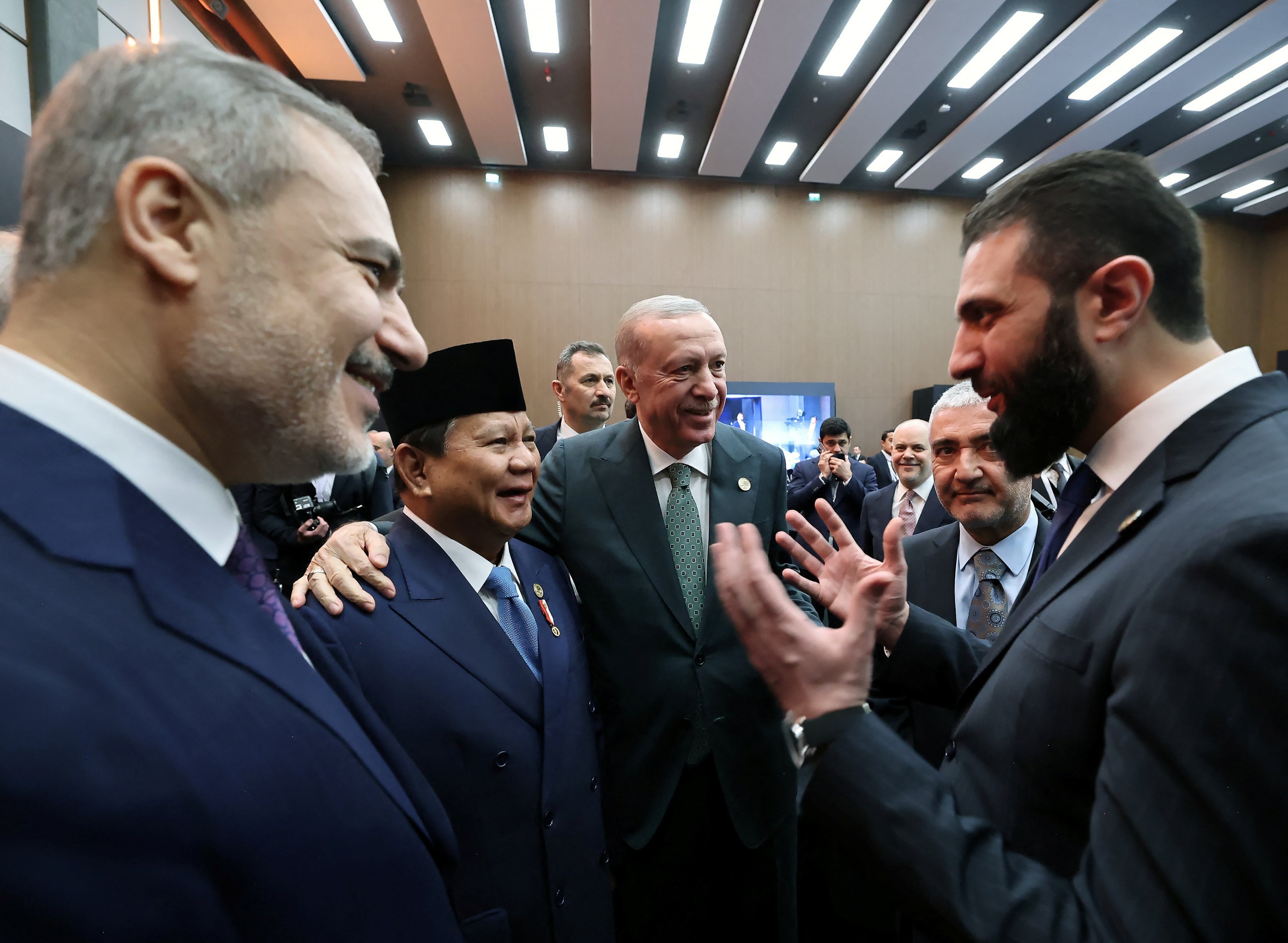 377226 President Erdoğan, his Indonesian counterpart Prabowo Subianto, Syria's interim President Ahmed al-Sharaa and Foreign Minister Hakan Fidan talk, as they attend the Antalya Diplomacy Forum in Antalya, April 11, 2025. (Handout via Reuters)