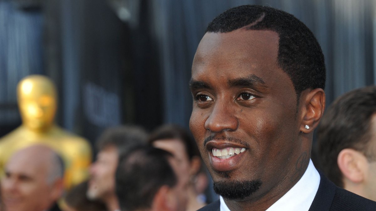 Sean "Diddy" Combs arrives on the red carpet for the 84th Annual Academy Awards, Hollywood, U.S., Feb. 26, 2012. (AFP Photo)