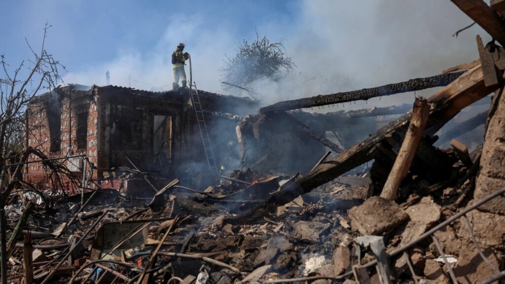 Rescuers work at the site of a Russian airstrike, amid Russia's attack on Ukraine, in the town of Sloviansk, Donetsk region, Ukraine, April 23, 2025. (Reuters Photo)