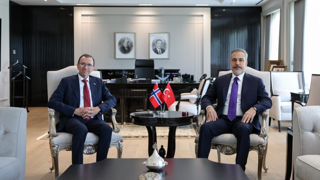 Foreign Minister Hakan Fidan (R) and Norwegian Foreign Minister Espen Barth Eide hold a meeting, Ankara, Türkiye, April 24, 2025.  (EPA Photo)
