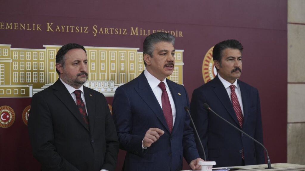 Cüneyt Yüksel (C), chairperson of the Parliamentary Justice Committee, speaks to the press in Parliament, Ankara, Türkiye, April. 24, 2025. (AA Photo)