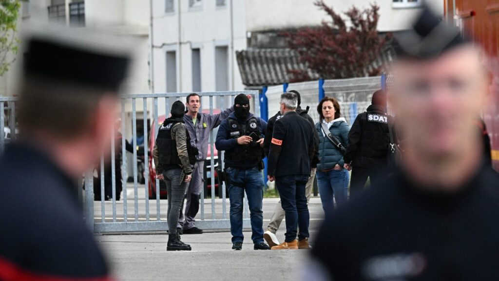 French security officers secure the area during a visit by French ministers following  a knife attack in which one student was killed and three other were wounded at the Notre-Dame de Toutes-Aides high school, in Nantes, western France, April 24, 2025. (AFP Photo)