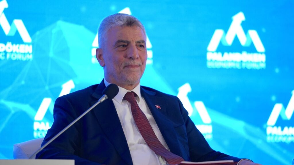 Trade Minister Ömet Bolat speaks at Palandöken Economic Forum, Erzurum, eastern Türkiye, April 26, 2025. (AA Photo)