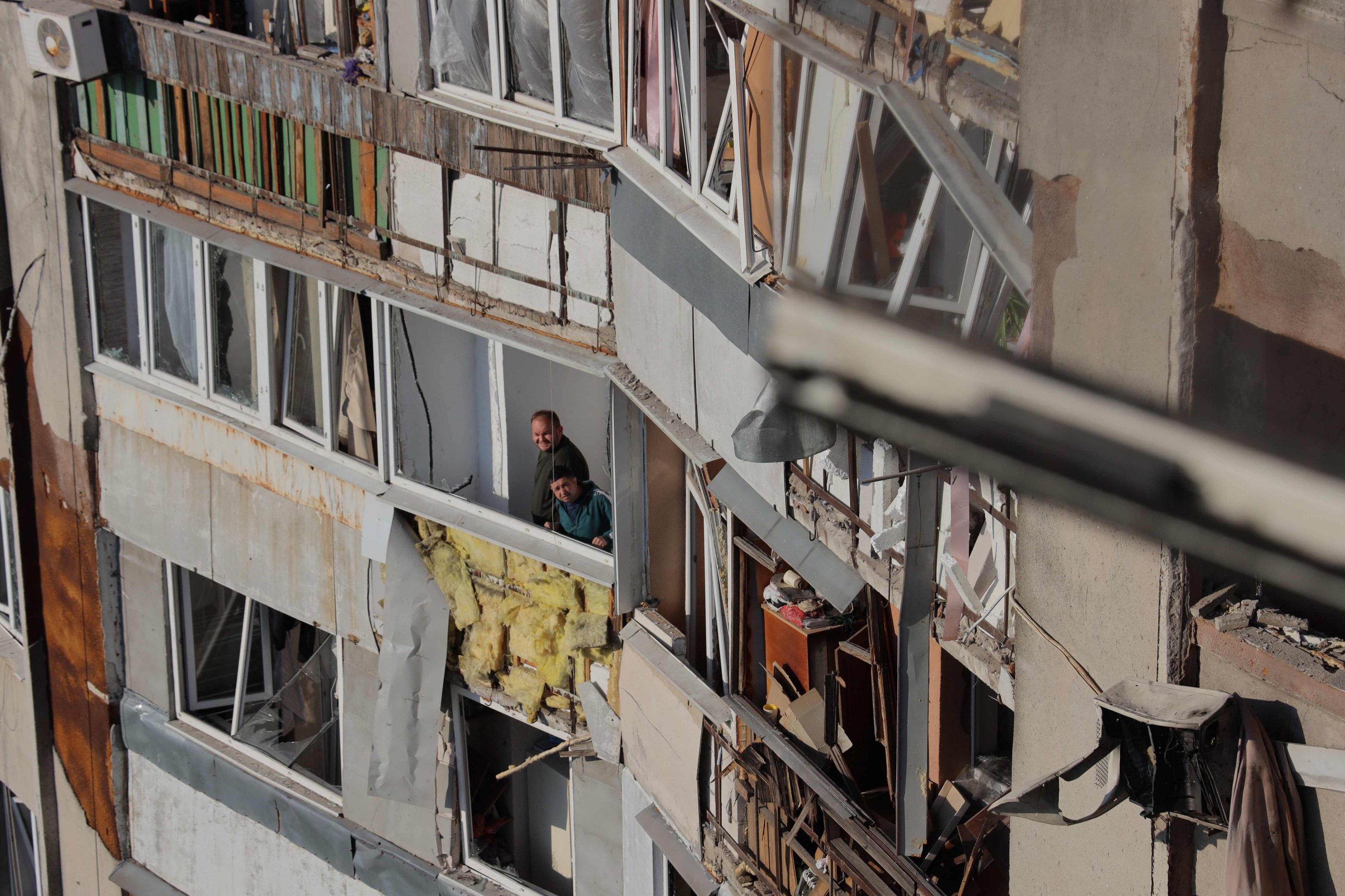 380435 Local residents look out of broken windows in a damaged residential building following a drone attack amid the Russian invasion of Ukraine, Odesa, Ukraine, May 1, 2025. (AFP Photo)