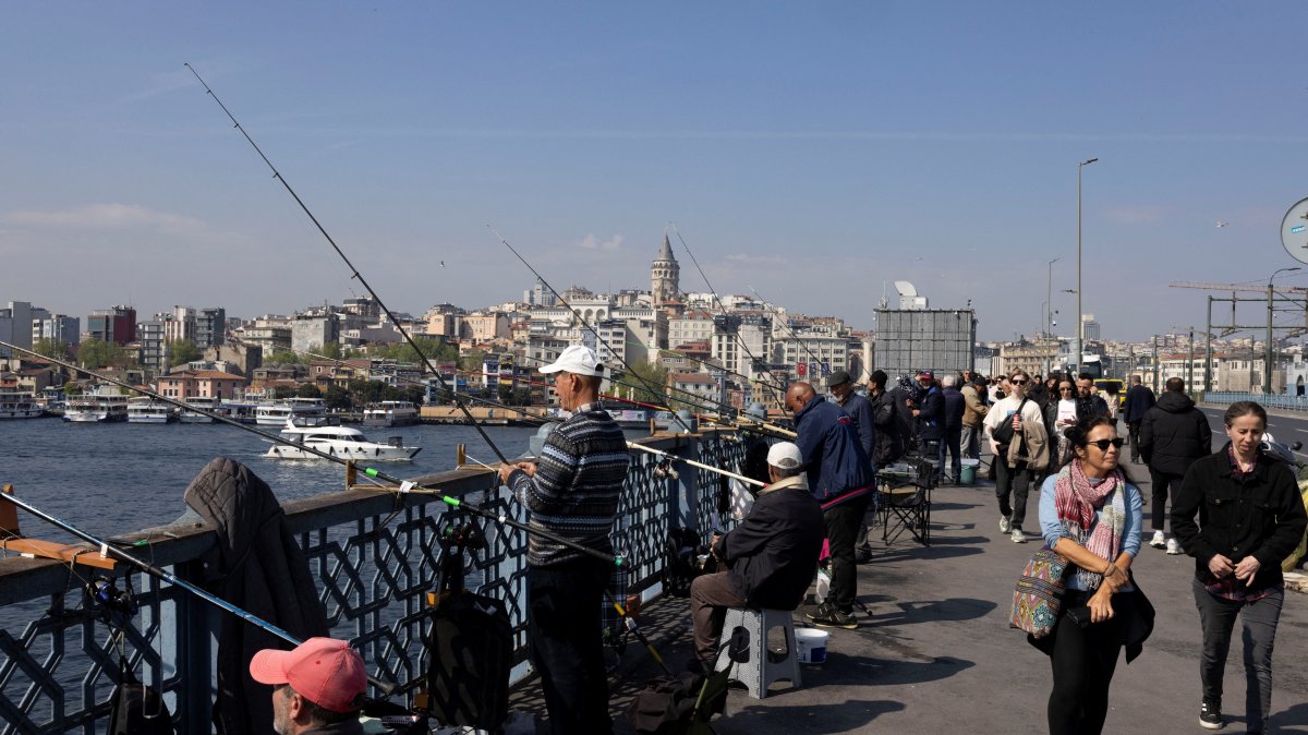 People fish from the Galata Bridge in Istanbul, Türkiye, April 25, 2025. (Reuters Photo)