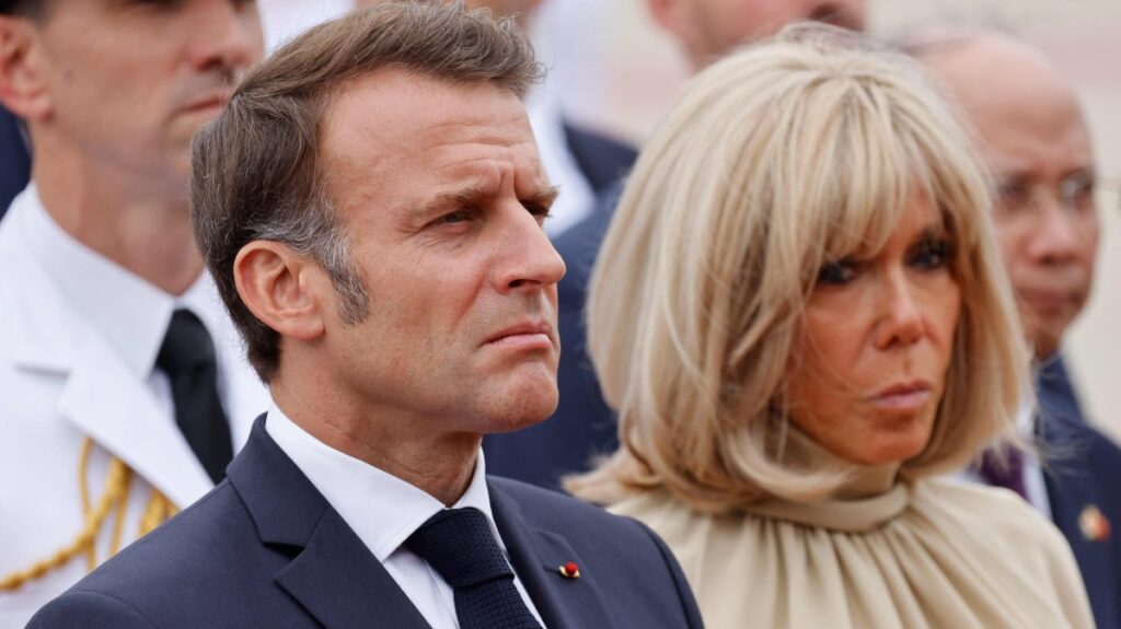 France's President Emmanuel Macron (L) and his wife Brigitte Macron take part in a ceremony in Hanoi, Vietnam, May 26, 2025. (AFP Photo)