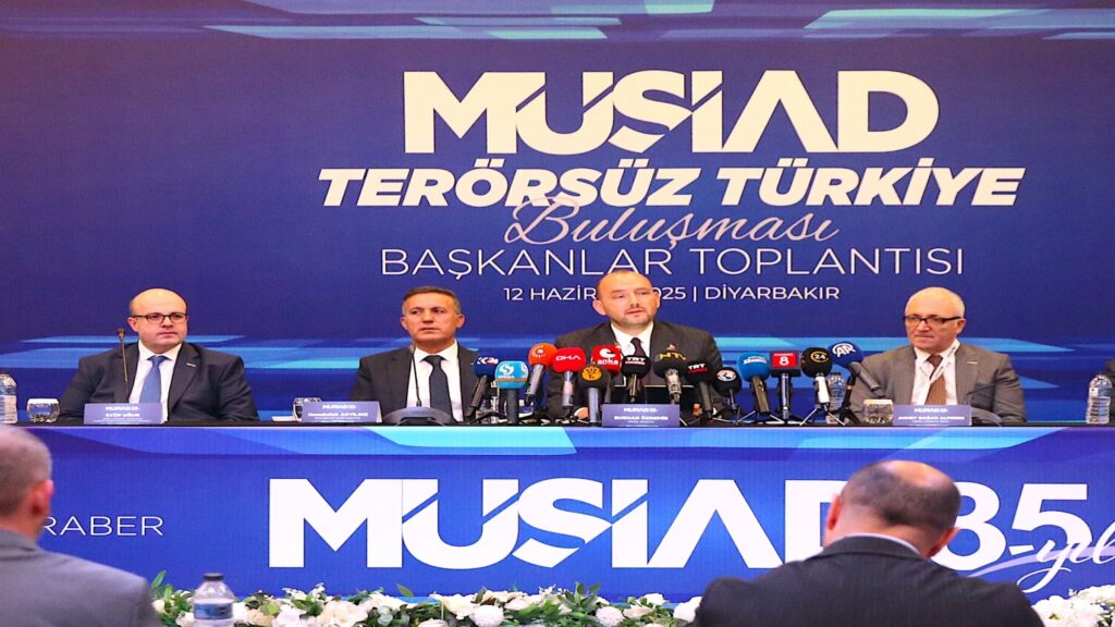 Independent Industrialists and Businessmen's Association (MÜSIAD) head Burhan Özdemir (C) delivers a speech at the event, Diyarbakır, southeastern Türkiye, June 12, 2025. (AA Photo)