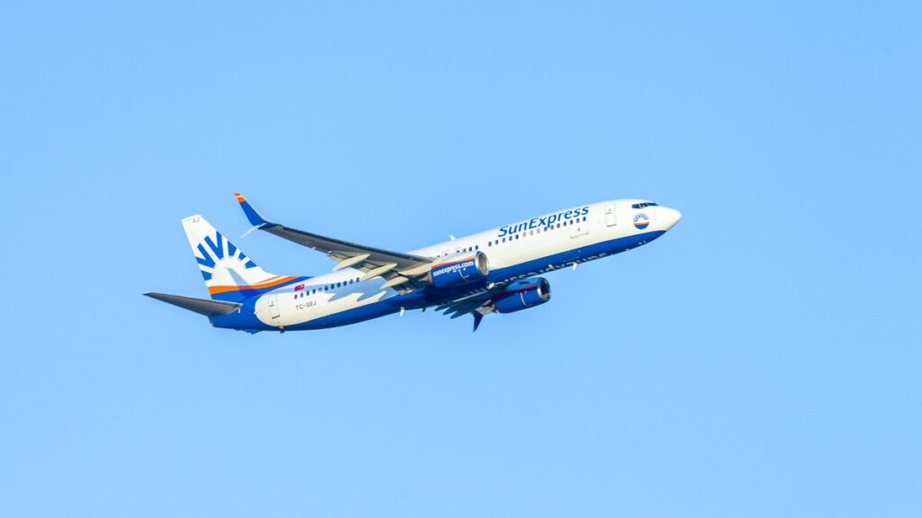 A SunExpress Boeing 737-800 flies over the airport in Antalya, Türkiye, June 6, 2019. (Shutterstock Photo)