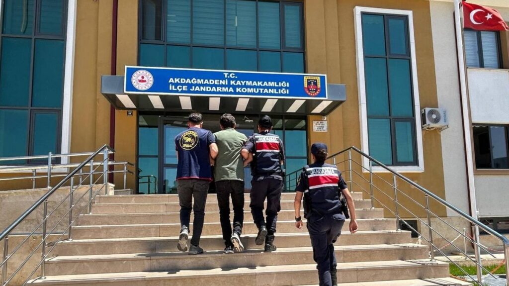 Gendarmerie officers escort a captured FETÖ suspect, Yozgat, central Türkiye, June 20, 2025. (AA Photo)