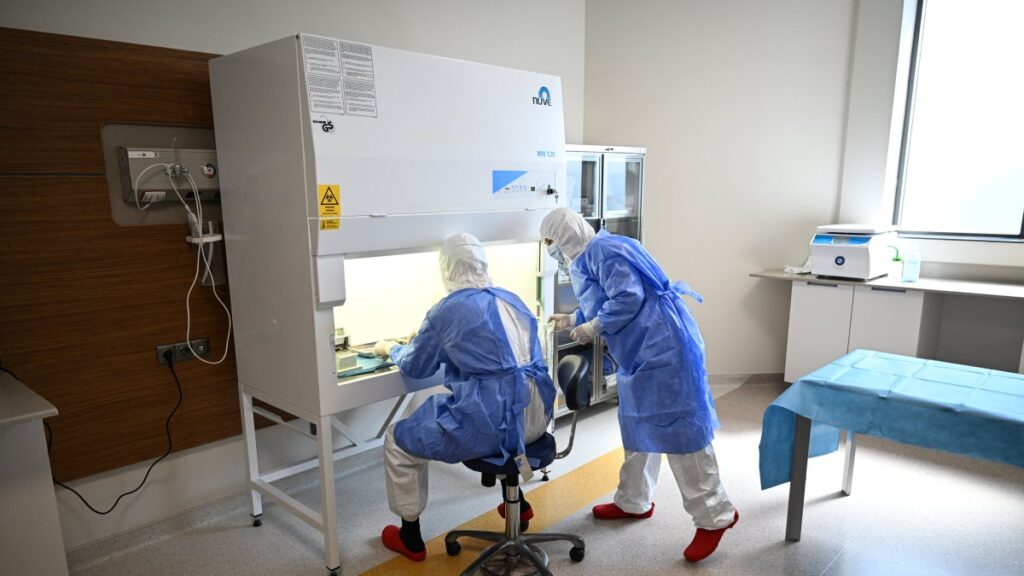 Doctors examine preserved skin samples inside Türkiye’s first skin bank and tissue laboratory, Adana, Türkiye, June 18, 2025. (AA Photo)