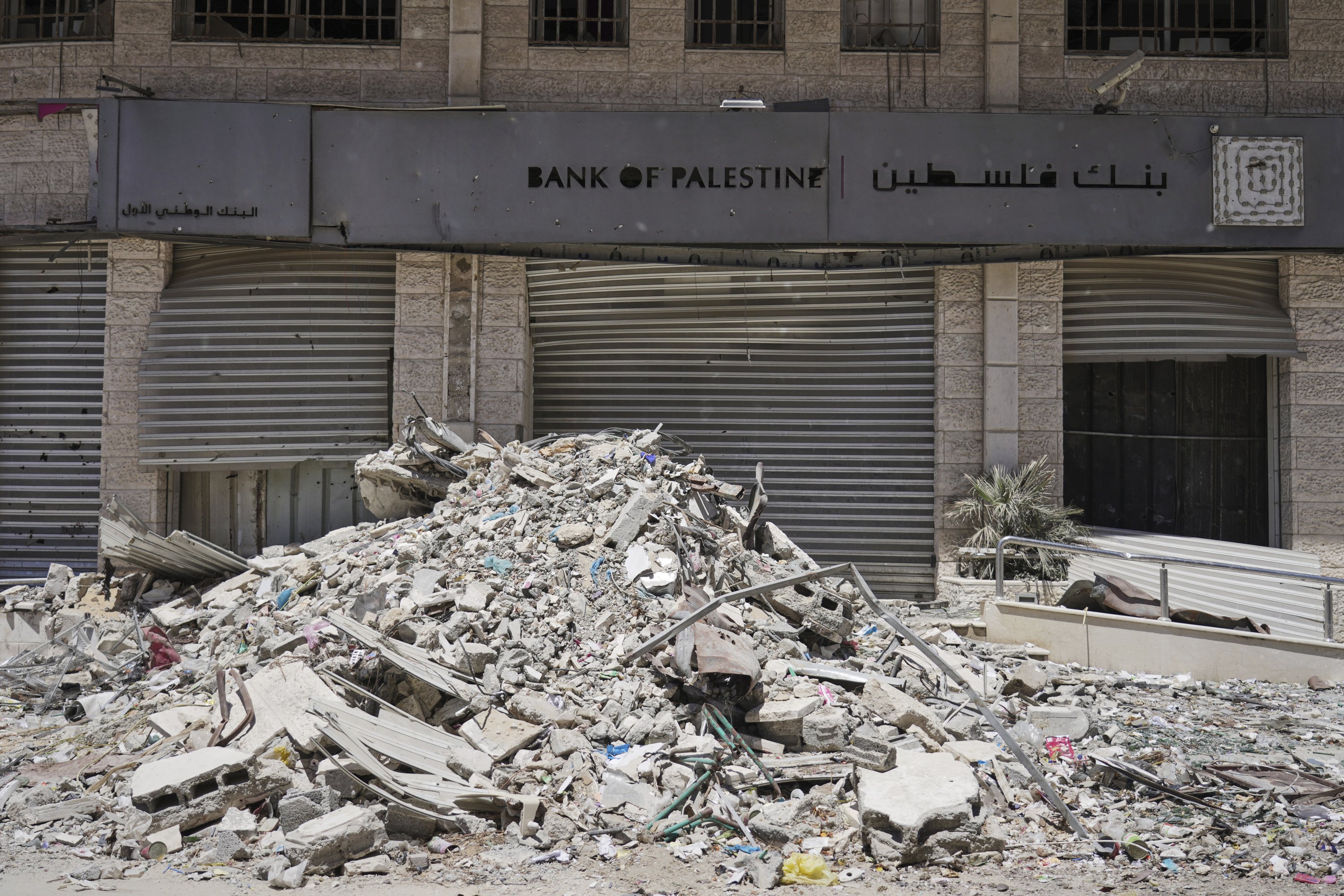 391241 A destroyed branch of the Bank of Palestine in the Tal al-Hawa neighborhood, Gaza City, Palestine, July 9, 2025. (AP Photo)