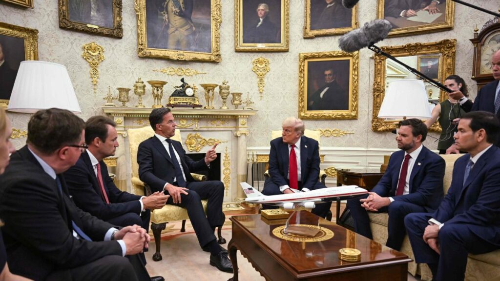 U.S. President Donald Trump meets with NATO Secretary General Mark Rutte in the Oval Office of the White House in Washington, D.C., July 14, 2025. (AFP Photo)