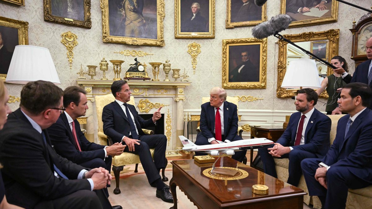 U.S. President Donald Trump meets with NATO Secretary General Mark Rutte in the Oval Office of the White House in Washington, D.C., July 14, 2025. (AFP Photo)