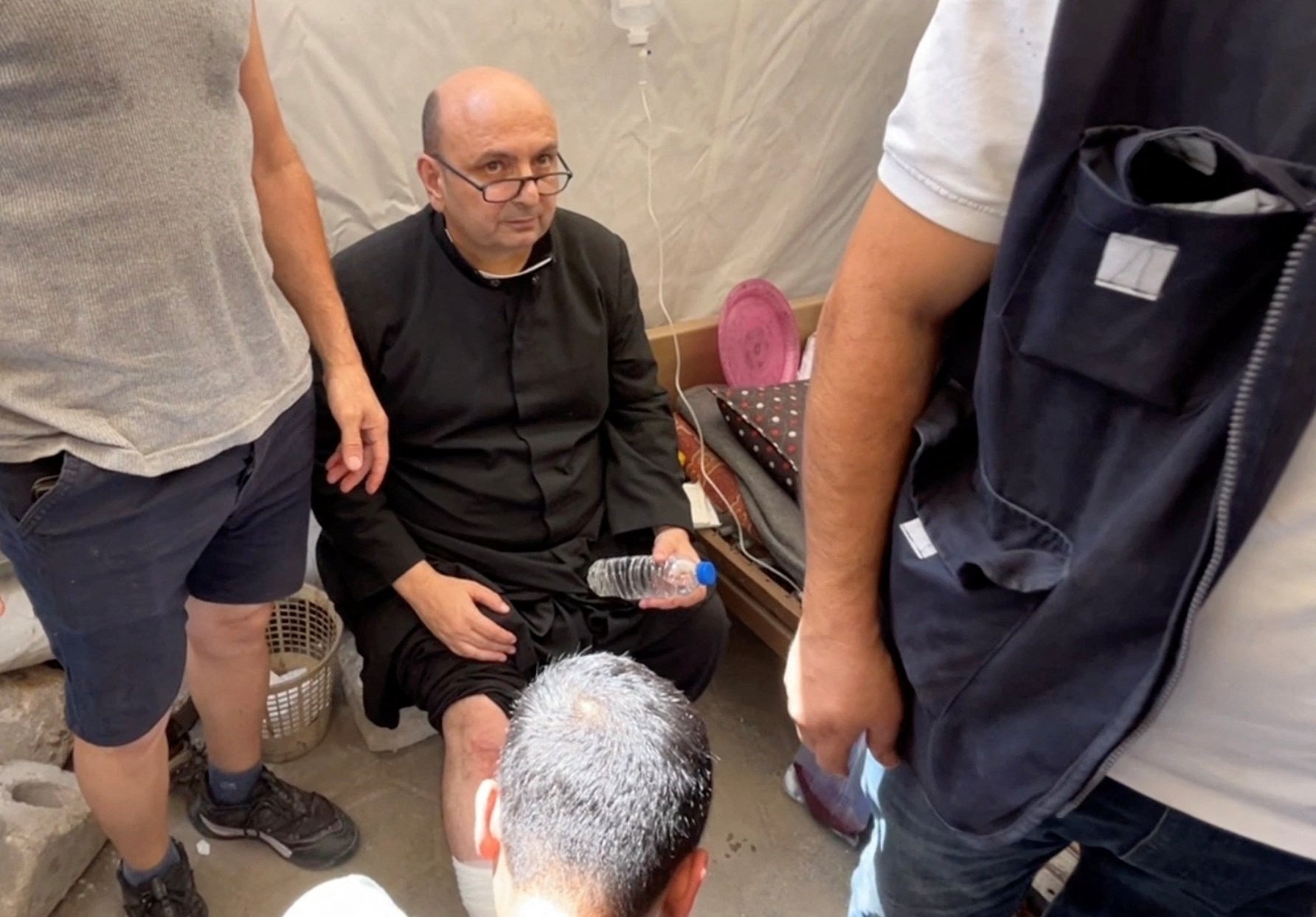 392127 Parish priest of the Church of the Holy Family, father Gabriele Romanelli, receives medical attention, after he suffered light leg injuries following an Israeli strike on the church, according to medics, at Al-Ahli Arab Hospital in Gaza City, central Gaza, July 17, 2025. (Reuters Photo)