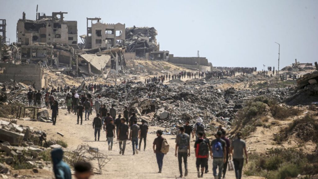 Internally displaced Palestinians walk along Rashid Road in western Jabalia, northern Gaza Strip, Palestine, July 20, 2025. (EPA Photo)