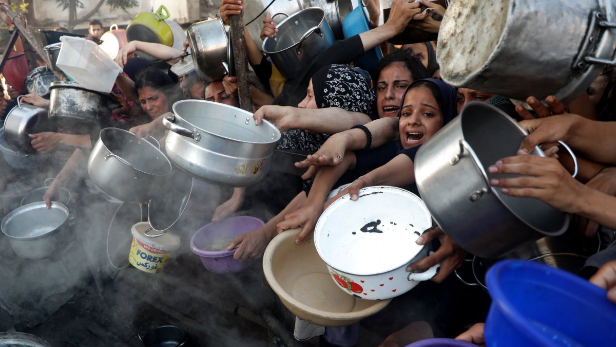 Palestinians wait to receive food in the al-Rimal neighborhood of Gaza City, central Gaza, Palestine, July 20, 2025. (DHA Photo)