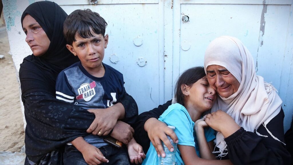 Women and children react after identifying the body of a family member at the Nasser hospital, Gaza Strip, July 24, 2025. (AFP Photo)