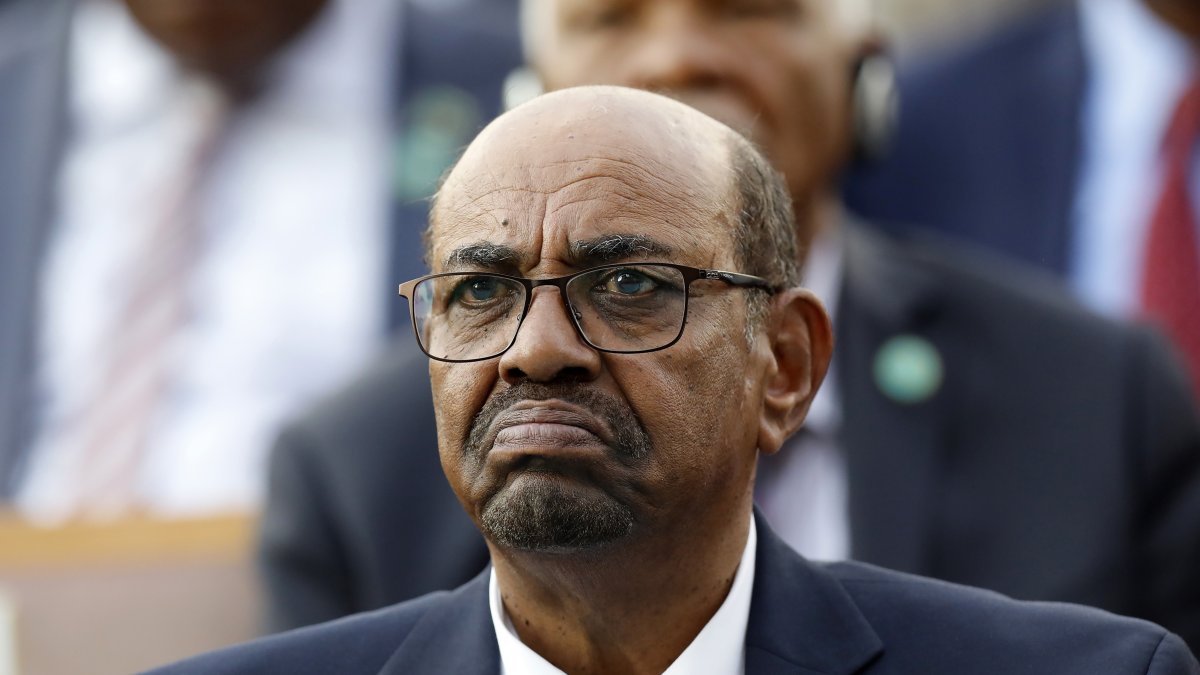 Sudan's former President Omar al-Bashir attends a ceremony for Türkiye's President Recep Tayyip Erdoğan, at the Presidential Palace, Ankara, Türkiye, July 9, 2018. (AP Photo)